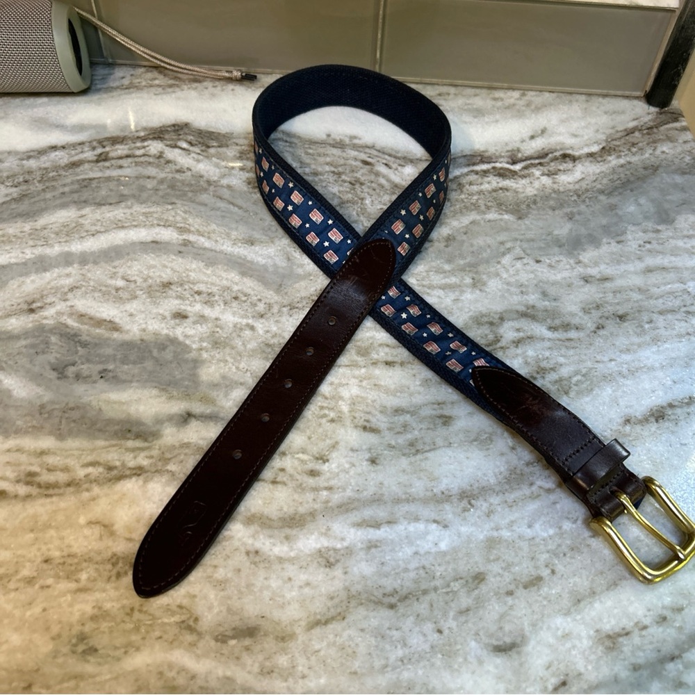 VINEYARD VINES MENS CLUBHOUSE BELT AMERICAN FLAGS IE SZ 32 Brass Buckle